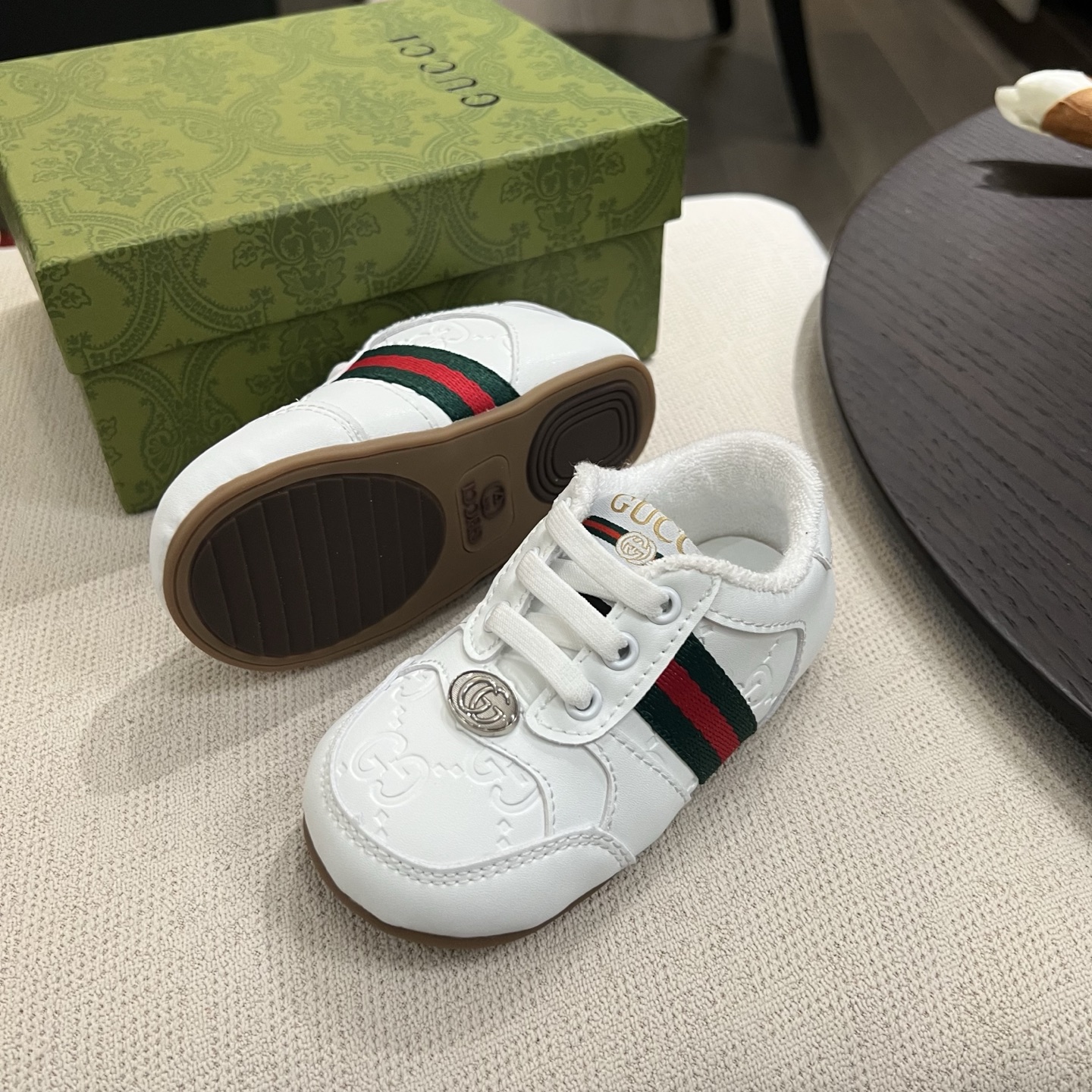 Children's shoes child